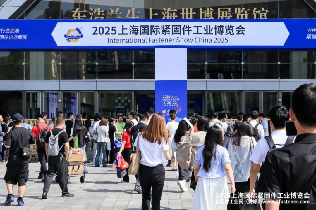 展会人流.jpg